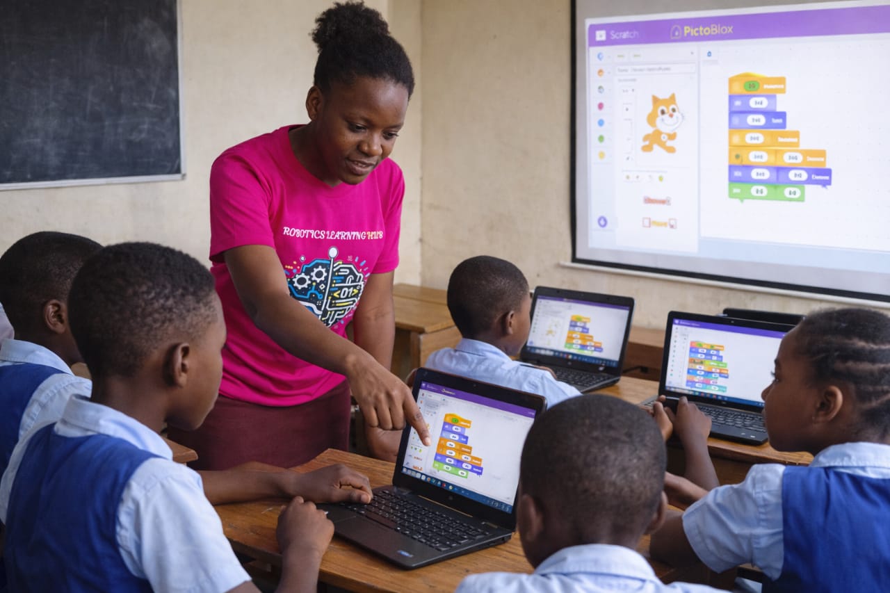 RLH students learning robotics